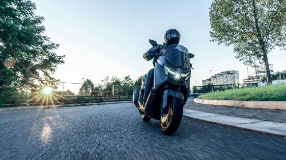 Nowy NMAX 155 Tech MAX: dołącz do rodziny MAX